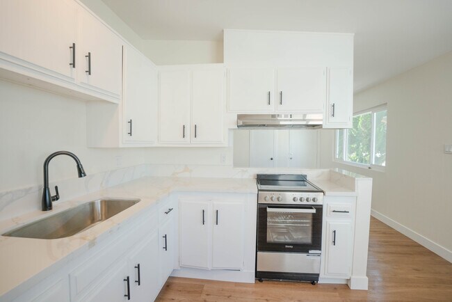 Building Photo - 821 W 167th St