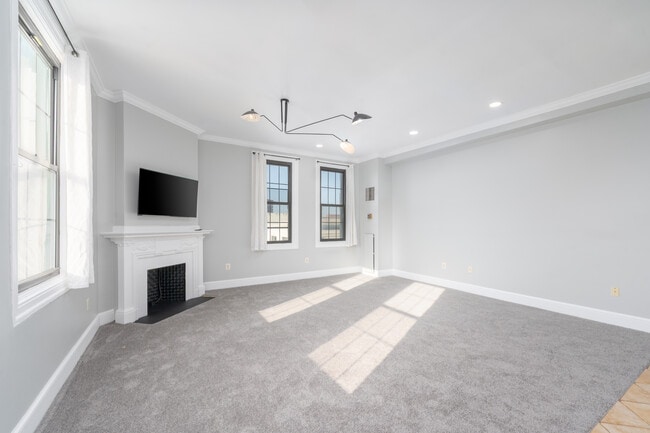 Building Photo - 1 E Chase St