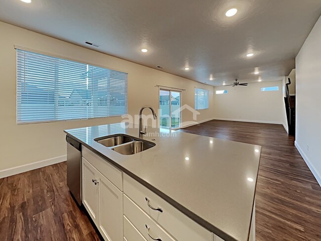 Building Photo - 9429 W Chino St