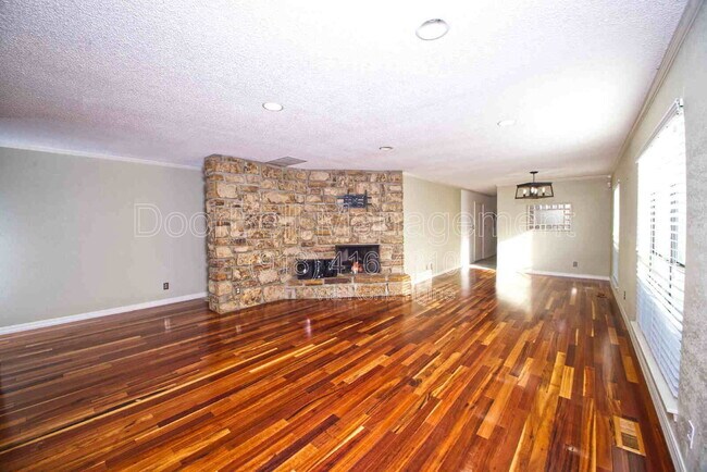 Building Photo - 3302 E 83rd Pl