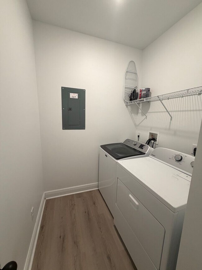 Building Photo - 1303 Louisiana Ave