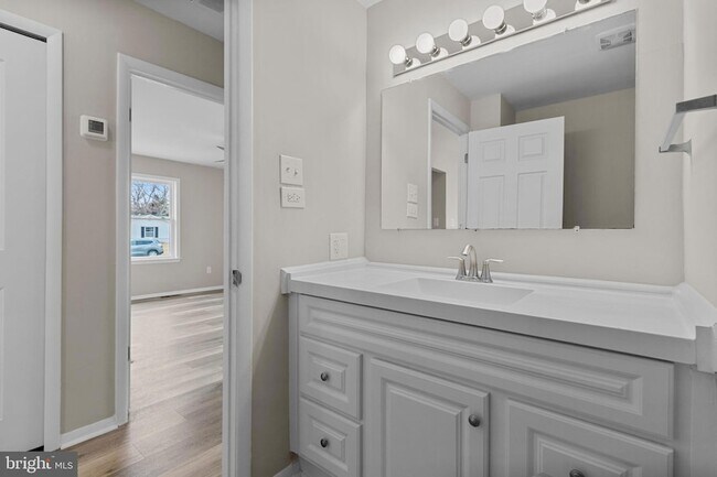 Building Photo - 1006 Stone Ave