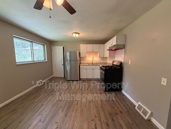 Building Photo - 10329 Chesley Dr