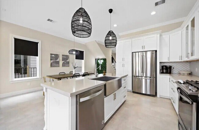 Building Photo - 3703b Bolin Rd