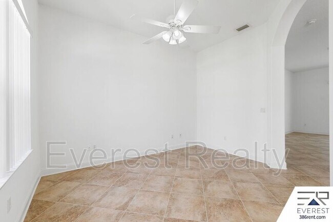 Building Photo - 13 Sleigh Bell Pl