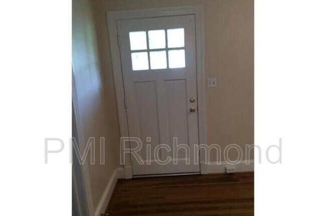 Building Photo - 2705 Dellrose Ave