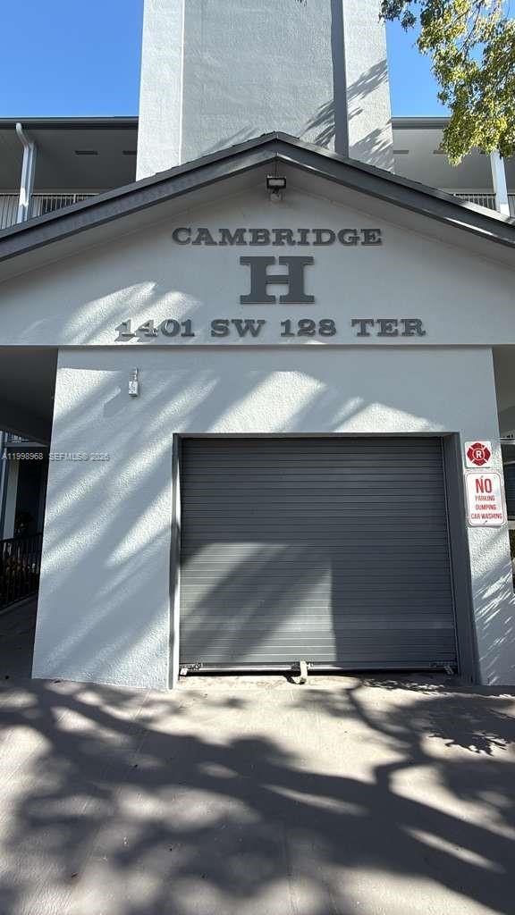 Building Photo - 1401 SW 128th Terrace