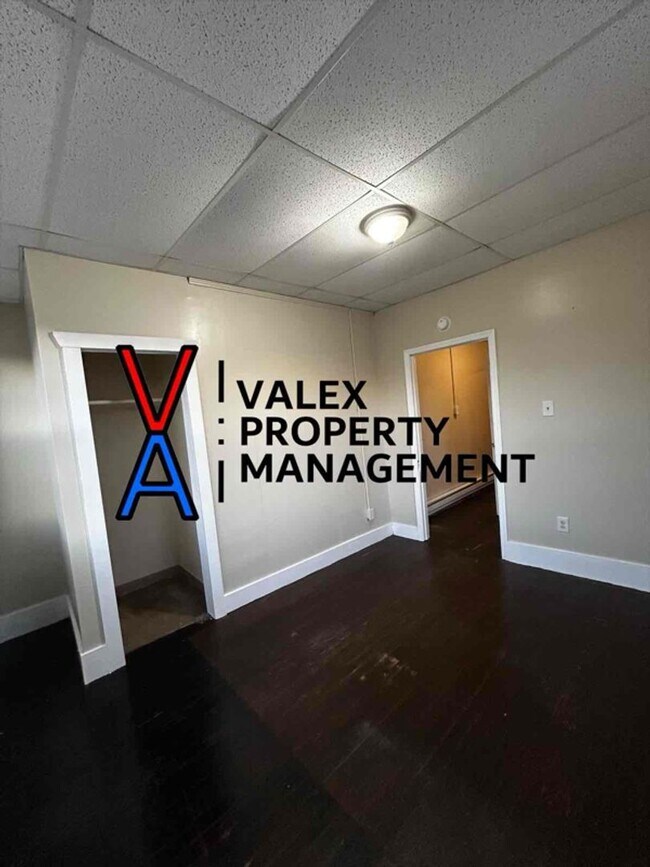 Primary Photo - 552 Main St