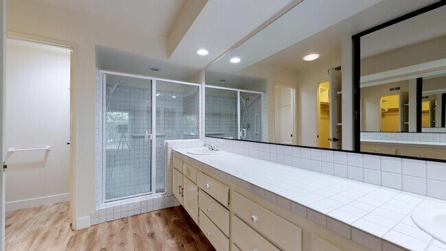 Building Photo - Gorgeous and Bright 2BR/2BA Home perfect f...