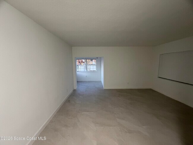 Building Photo - 154 Crescent Beach Dr