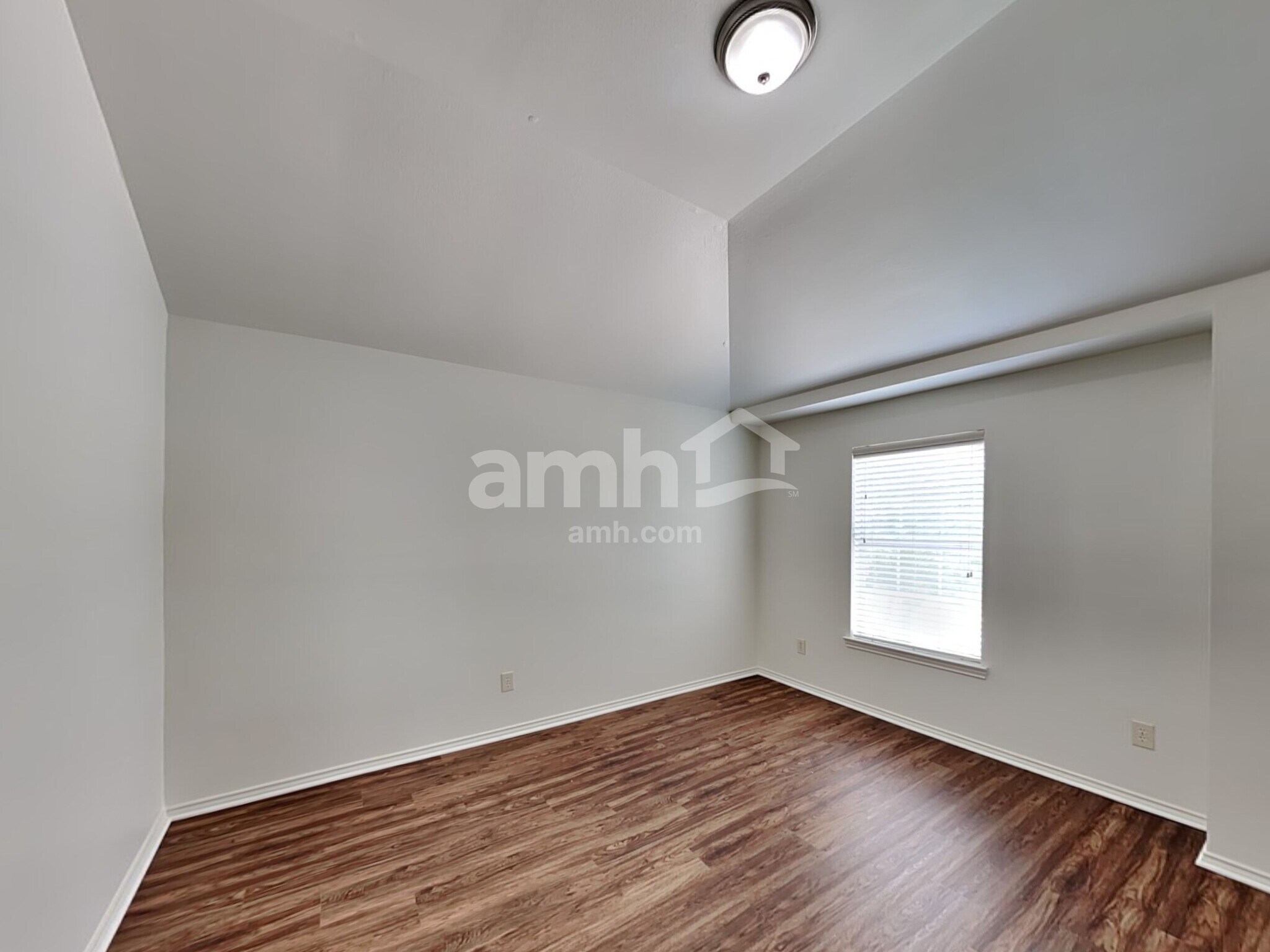 Building Photo - 15818 Shoreline Terrace Dr