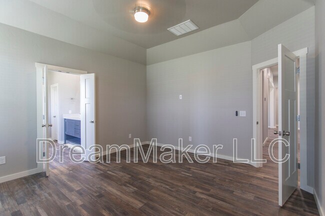 Building Photo - 3141 SE 35th St