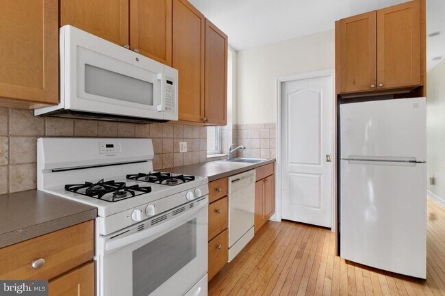 Building Photo - 4215 Ridge Ave