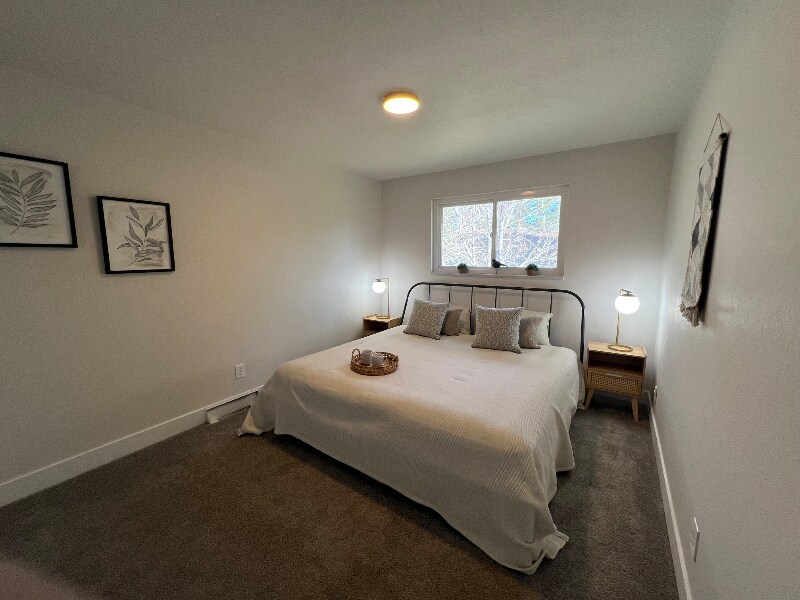 Building Photo - 8834 E Radcliff Ave