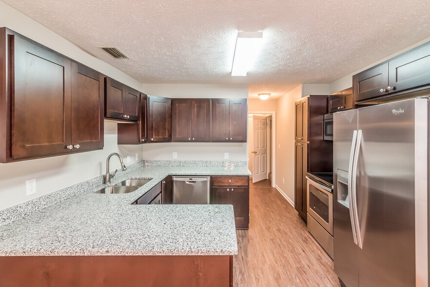 Building Photo - 319 Cypress Glen Dr