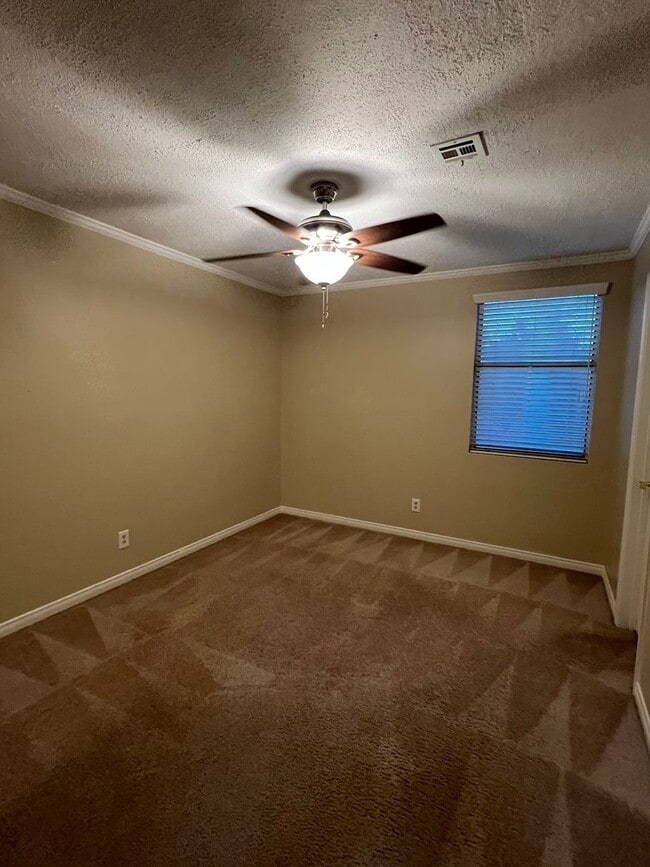 Building Photo - 3 bedroom upgraded Green Valley Home with Pool!