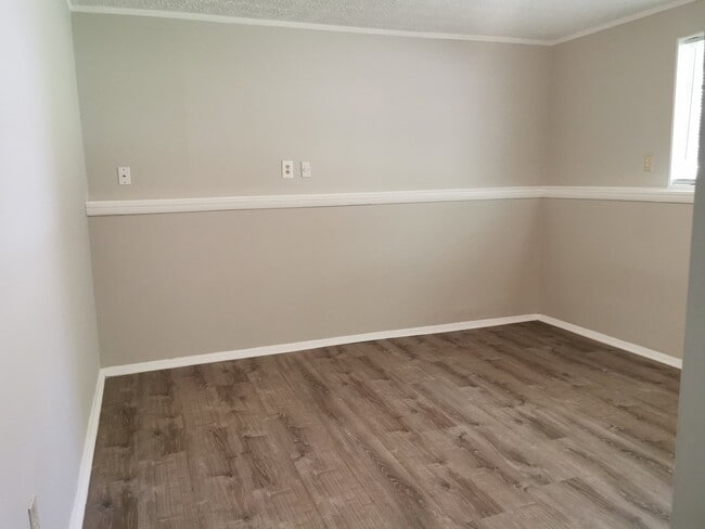 Building Photo - 250 Sheringham Dr