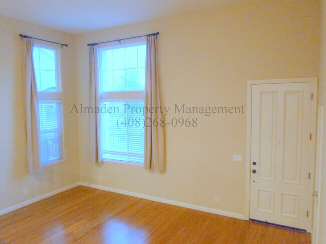 Building Photo - Pets Negotiable! Great Location near Willow Glen! Central A/C! Tri-Level Home w/ Many Upgrades!