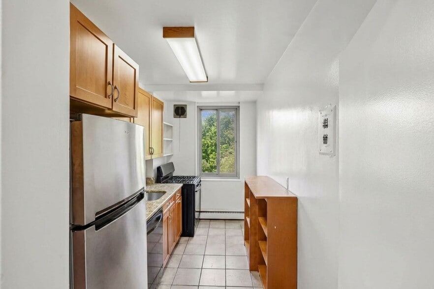 Building Photo - 4200 Cathedral Ave NW