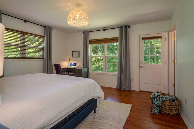 Building Photo - Mountain Lux Home - Centrally Located in Brevard! Furnished Mid- Term Rental Available from Novem...