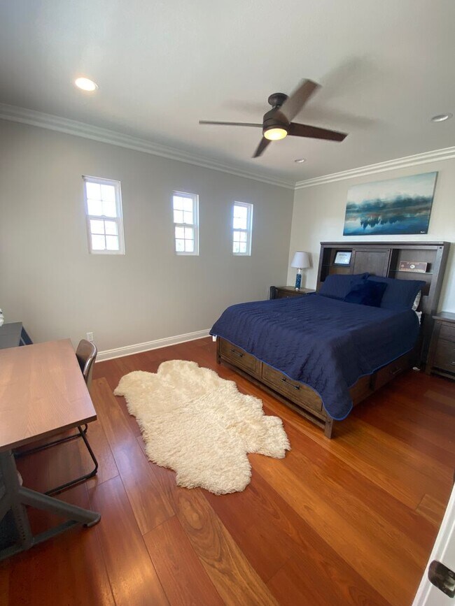 Building Photo - Luxurious 4 Bedroom Fullerton House For Re...