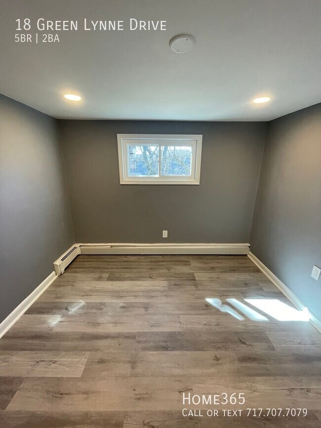 Building Photo - 18 Green Lynne Drive - Beautiful 5 Bedroom...