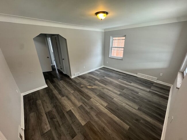 Building Photo - Four Bedrooms!