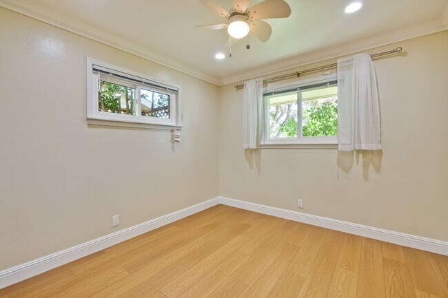 Building Photo - Turnkey Home with Natural Light & Upgrades...