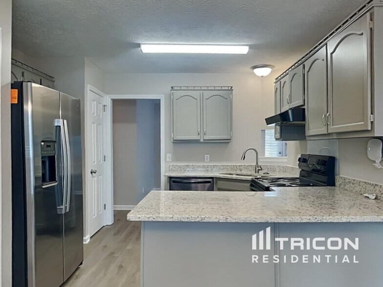 Building Photo - 3101 Chateau Valley Dr