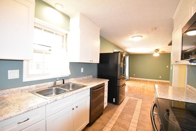 Building Photo - 333 McFadyen Dr