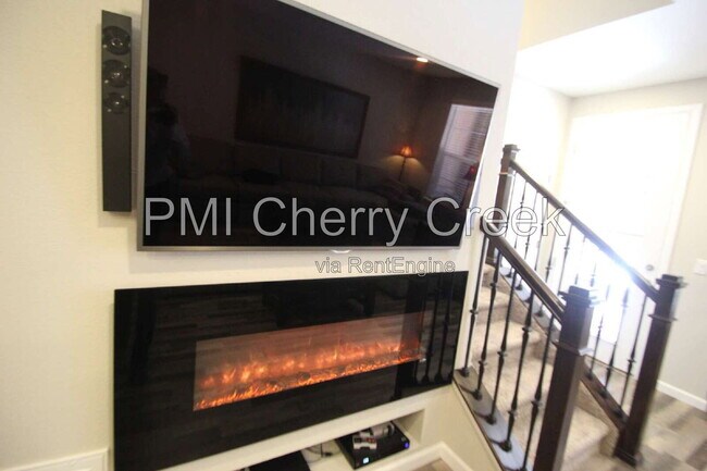 Building Photo - 9008 E Caley Way