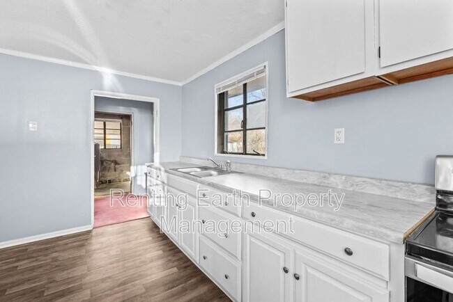 Building Photo - 3829 Ellis Ave SW