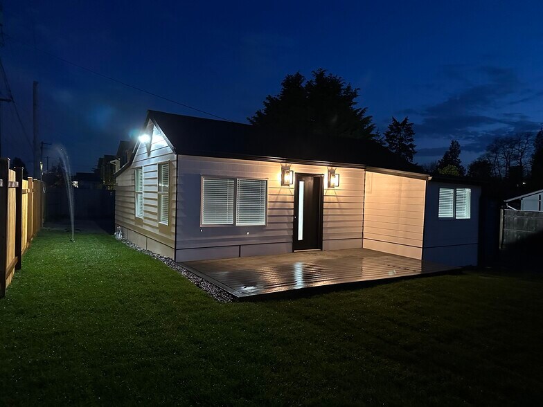 Building Photo - 1747 NE 147th St