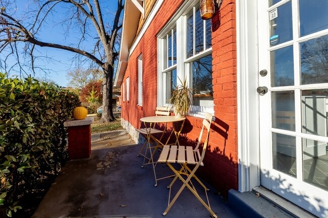 Building Photo - 310 S 7th St