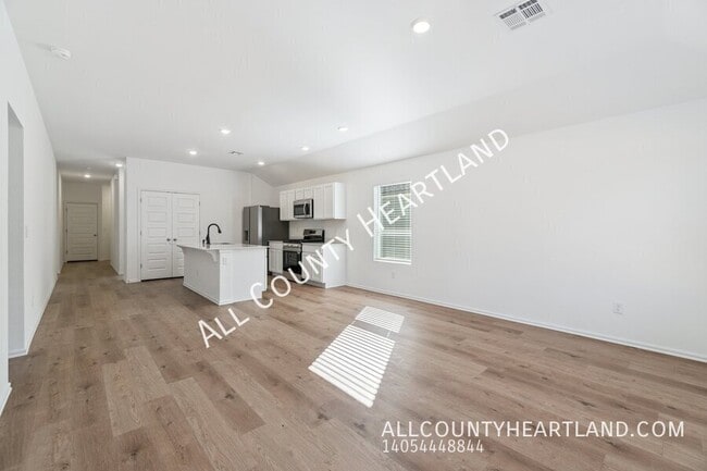 Building Photo - 3405 Little Creek Dr