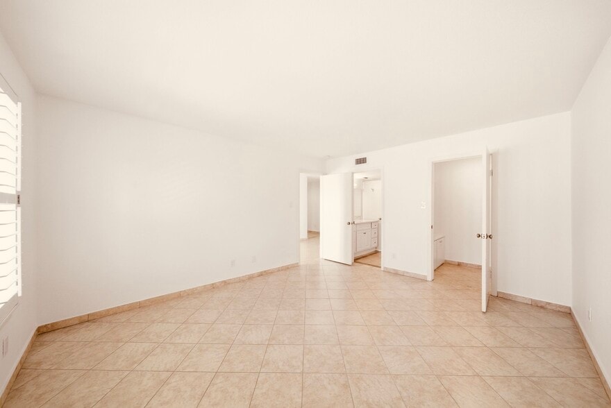 Bedroom - 2333 Bering Dr