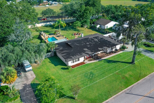 Building Photo - Exquisite SE Ocala Pool Home