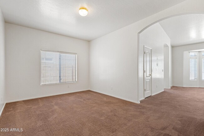 Building Photo - 1684 W Merrill Ln