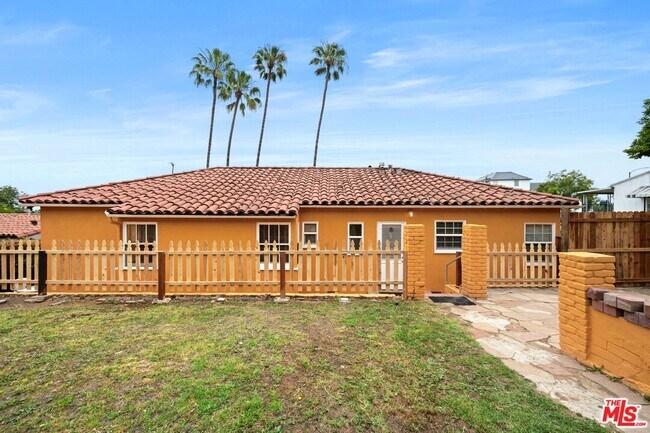 Building Photo - 3715 Homeland Dr