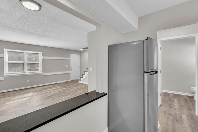 Building Photo - Amazing Townhomes