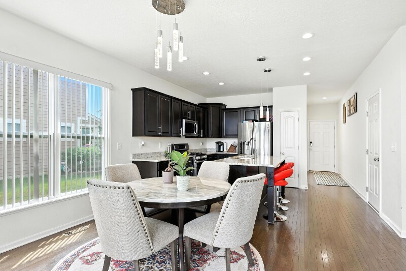 Building Photo - 5497 Mercier St