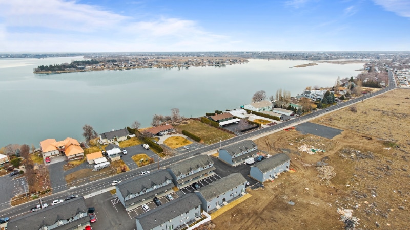 Building Photo - 2637 W Marina Dr