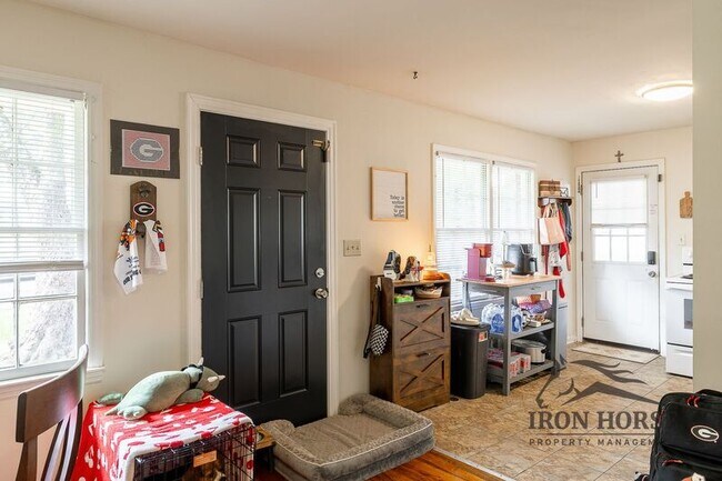 Building Photo - 2021 S Lumpkin St