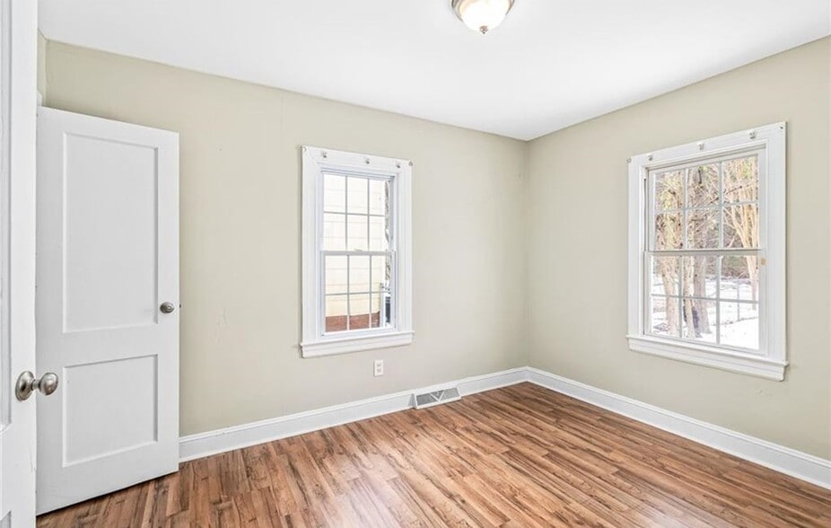 Building Photo - 3400 Rosemont Ave