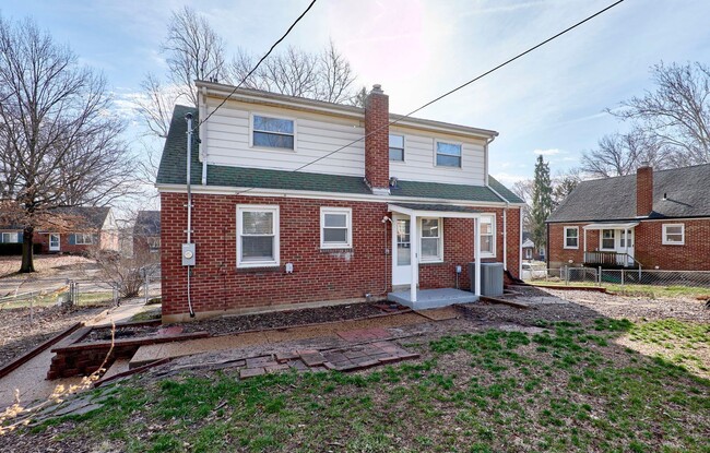 Building Photo - 8601 Belhaven Dr