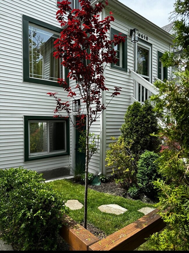 Building Photo - 4618 N Karlov Ave