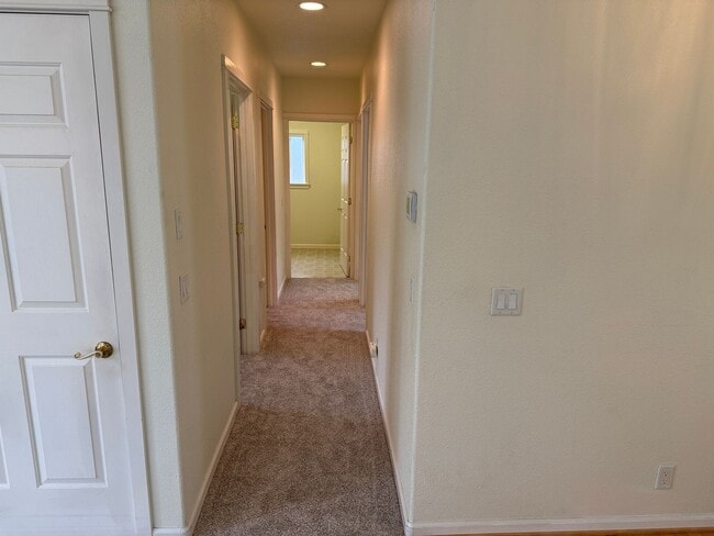 Building Photo - Beautiful 3 bedroom 2 bath house in Cottage Grove!