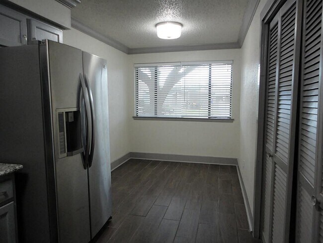 Building Photo - 6654 Montauk Dr