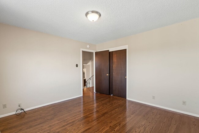 Building Photo - Single-Family Home Located in Peaceful Nei...