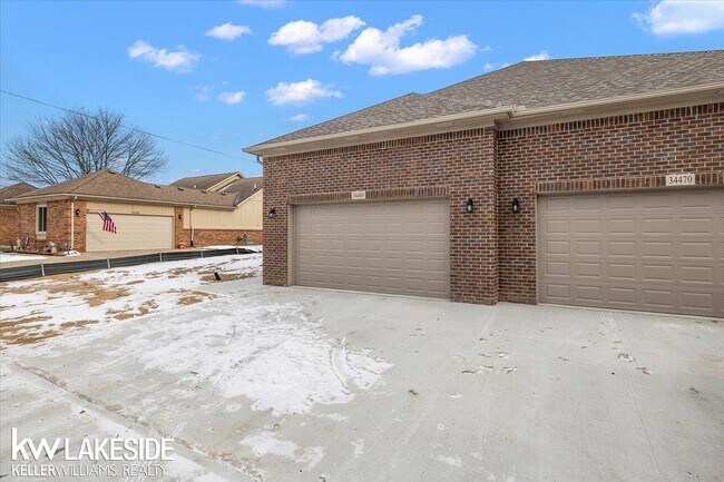 Building Photo - 34450 Maple Ln Dr